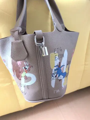 톰과 제리 자수 핸드백 베이지