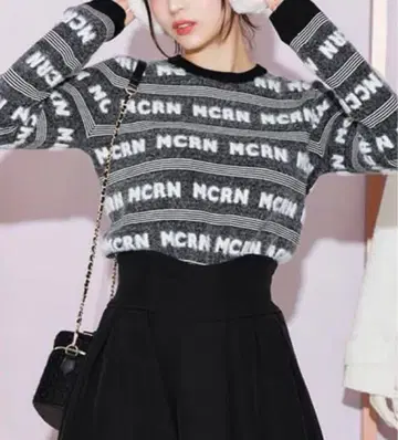 미셸 마카롱 샤기 니트 로고 니트탑