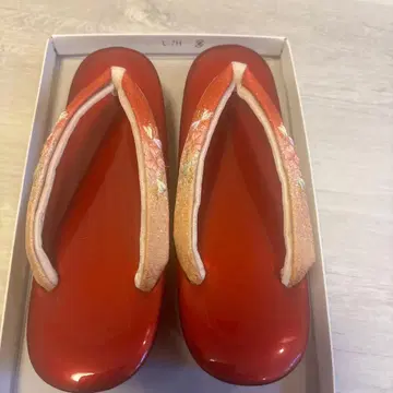 빨간색 조리 꽃무늬 하나오
