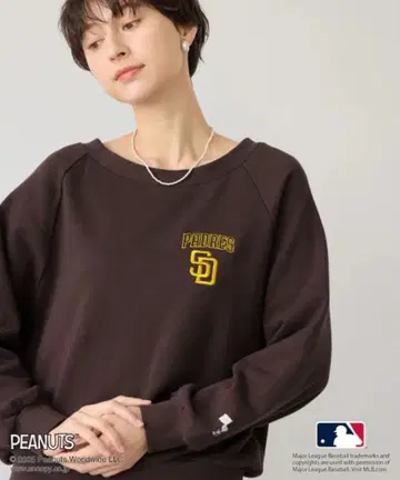 [ PEANUTS x MLB COLLECTION ] 오프숄더 맨투맨