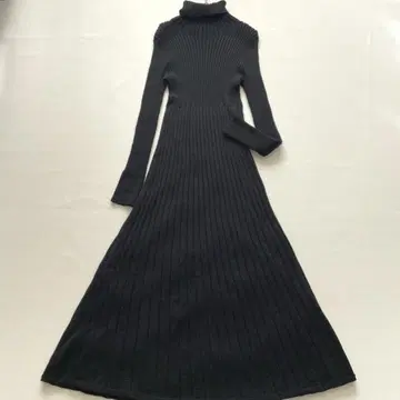 [ 새상품급 ] 아쿠아 스큐텀 터틀넥 리브 니트 원피스 맥시 길이 블랙
