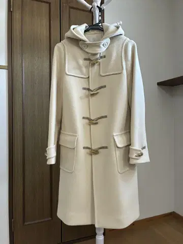 아이보리 후드 부착 더플 코트
