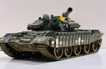 트럼페터 1/35 T-62 ERA 완성품 탱크 모형 우크라이나
