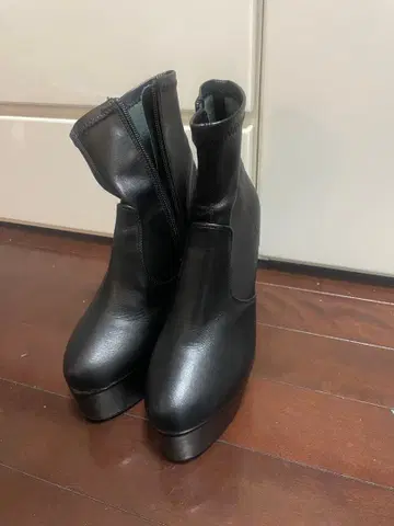LENA 통굽 힐 부츠