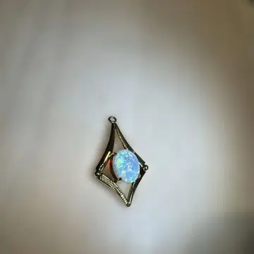 오팔 다이아몬드형 펜던트 유품 정리