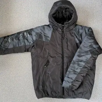 ATHLETA 후드 부착 블랙 다운 자켓