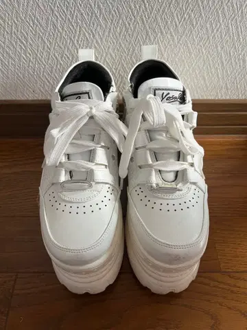 Yosuke 화이트 플랫폼 스니커즈 23.5cm