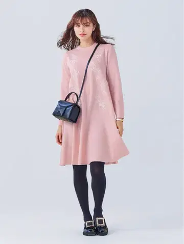 가격 인하 중!! 체스티 핑크 자수 니트 원피스