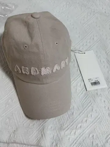 Andma r y 베이지 자수 로고 캡