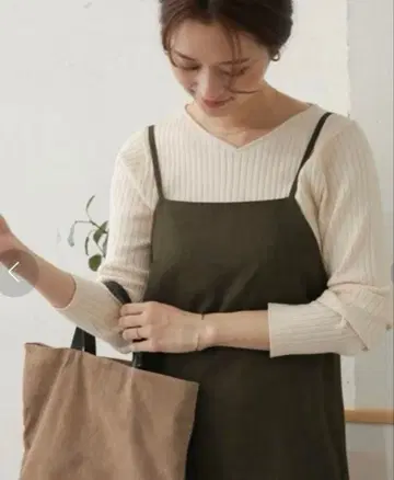어반 리서치 도어스 와이드 V넥 리브 니트