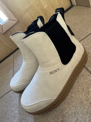 ROXY 사이드 고어 부츠 화이트