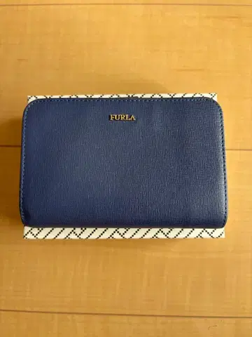 FURLA 네이비 이단 접이식 지갑