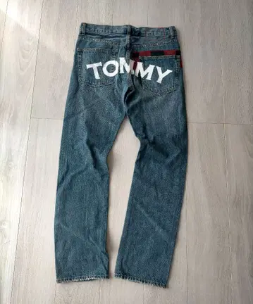 TOMMY 데님 팬츠 백 로고 체크 패치워크