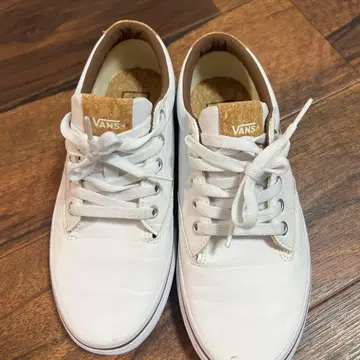 VANS 화이트 스니커즈