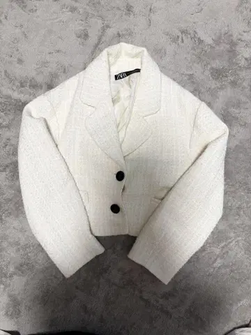 ZARA 화이트 크롭 테일러드 자켓 (거의 미사용)