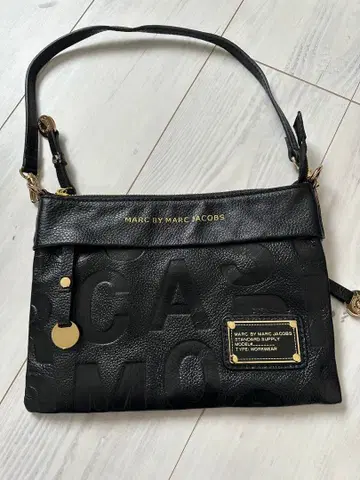 MARC BY MARC JACOBS 블랙 숄더백