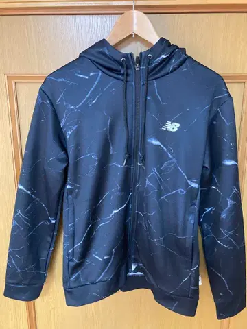 New Balance 마블 후드티 & 조거 팬츠 세트