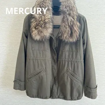 올리브색 퍼 달린 모즈 코트