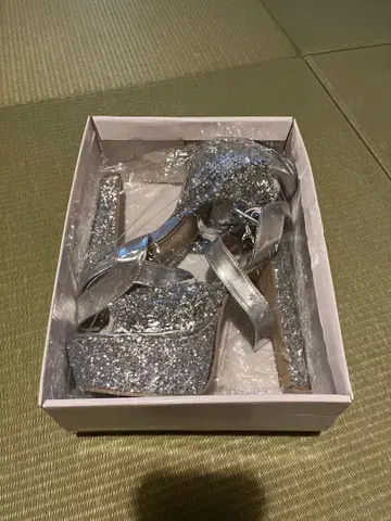 실버 글리터 하이힐 펌프스