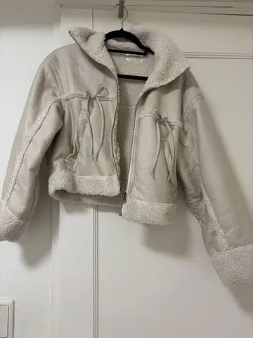 올리브 데 올리브 무스탕 코트