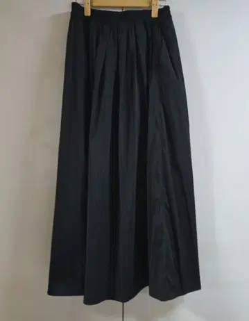 새상품급 ZARA 블랙 플레어 스커트 M-L