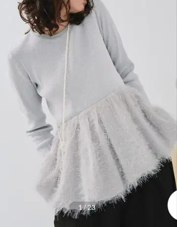 미사용 새상품 이번 시즌 인기 완판 컬러 티티베이트 벌룬 페플럼 니트탑