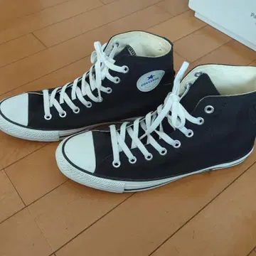 CONVERSE 블랙 하이컷 스니커즈
