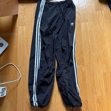 adidas 스트라이프 캐주얼 팬츠 블랙 남녀