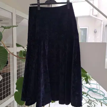 네이비 벨벳 플레어 스커트
