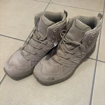 THE NORTH FACE 베이지 미드컷 등산화