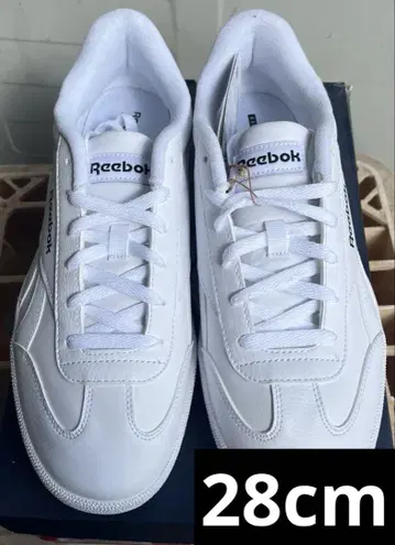Reebok 화이트 스니커즈