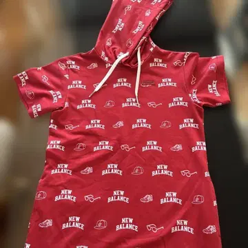 NEW BALANCE 후드 부착 원피스 레드