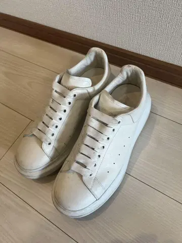 Alexander McQueen 화이트 스니커즈