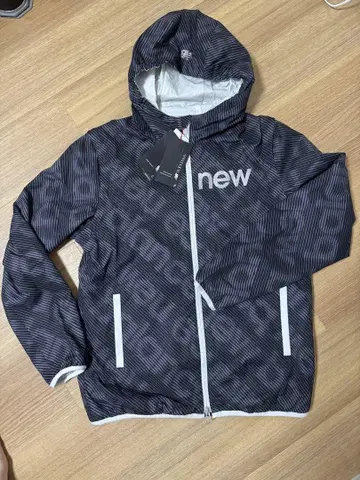 새상품 new balance 스트라이프 패턴 자켓 2way