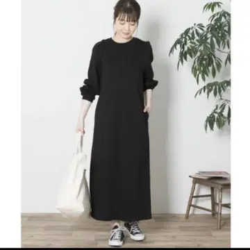 어반 리서치 서니 라벨 턱 슬리브 컷 원피스