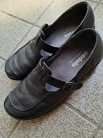 pedala 블랙 스트랩 슈즈
