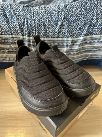 Teva 블랙 슬립온