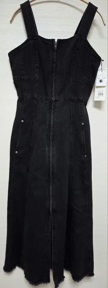 미사용 새상품 아줄바이마우지 데님 원피스 블랙 M 사이즈