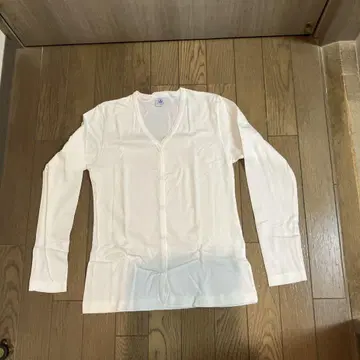 쁘띠바토 포원 간이 침대 V넥 가디건 미사용 새상품