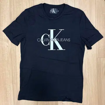CALVIN KLEIN JEANS 블랙 T셔츠 M