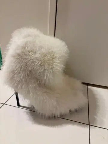 yello PANDA SHORT BOOTS STYLE 화이트 퍼 부츠