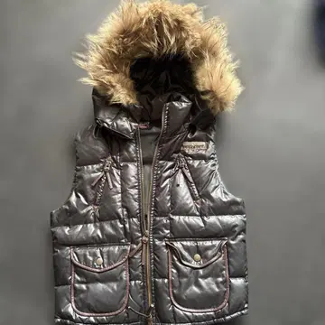 블랙 퍼(fur) 부착 다운 베스트