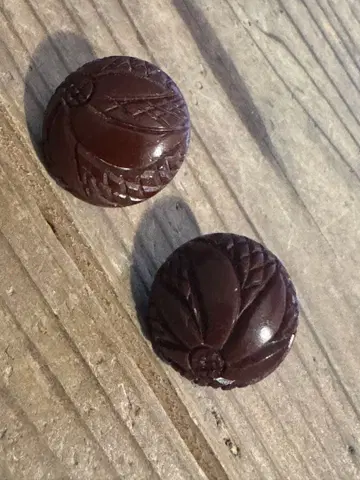 레어 vintage Bakelite 다크 브라운 조각 디자인 귀찌