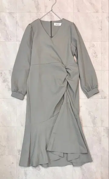 그레이 랩 스타일 롱 원피스 머메이드 라인