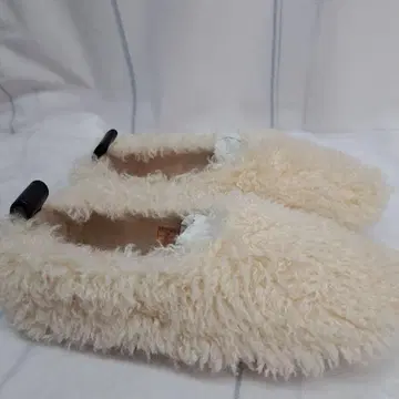 새상품 미라 오웬 무스탕 슬리퍼 22.5cm