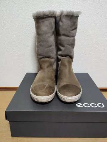 ECCO 퍼 포함 무스탕 부츠