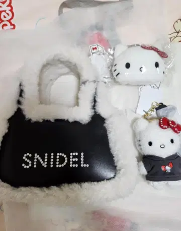 SNIDEL 퍼 핸드백 & 헬로키티 키체인