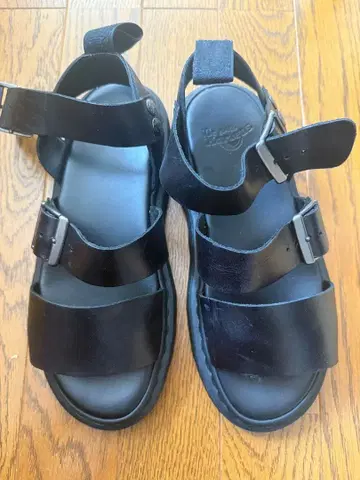 Dr.martens 블랙 샌들