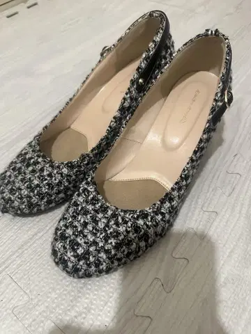 트위드 펌프스 24.5cm 블랙 화이트