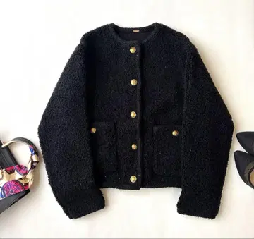 미라 오웬 파일 편직 숏 기장 금장 버튼 니트 자켓 블랙 스팽글